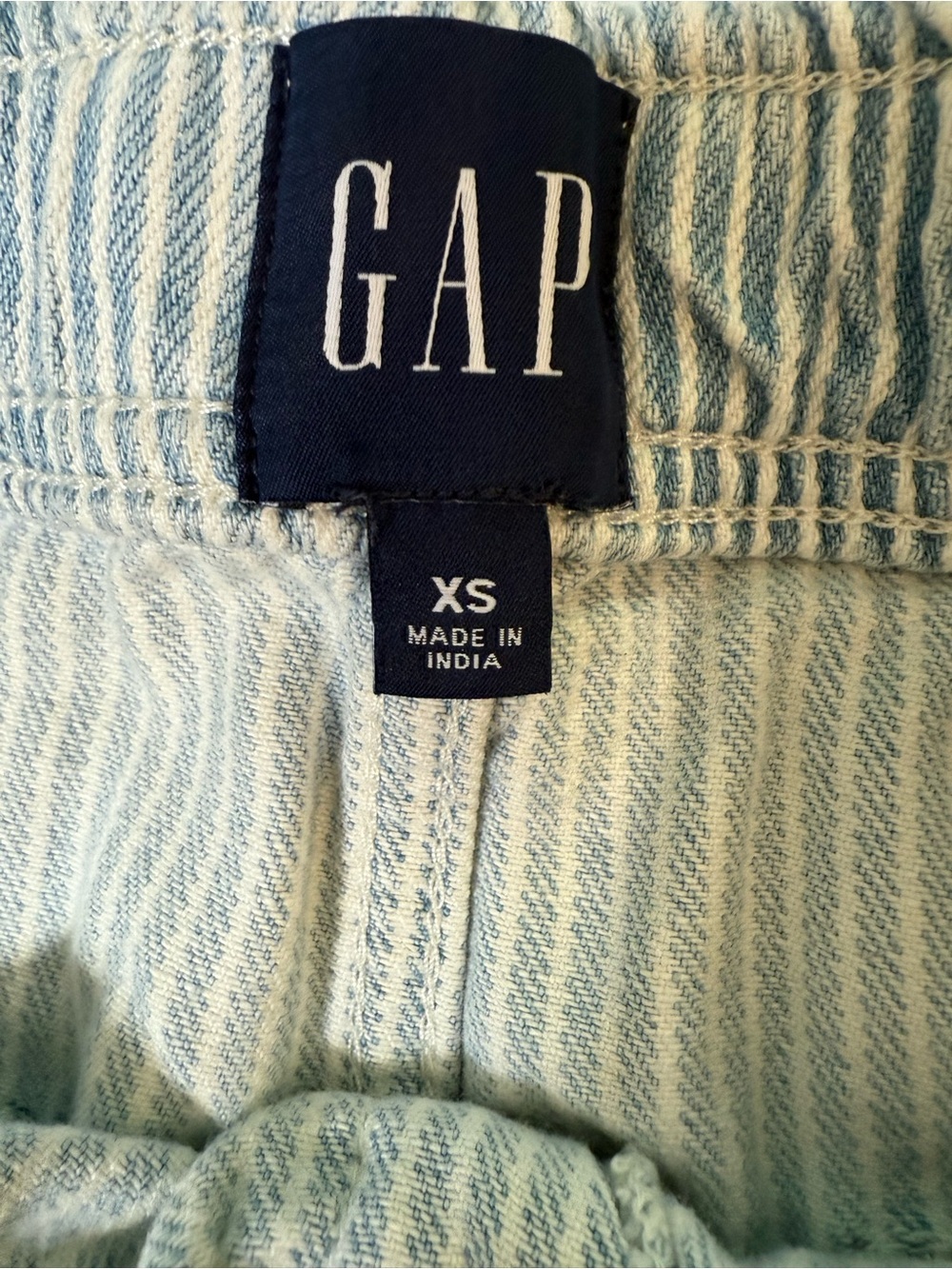 GAP Mid Rise UltraSoft Denim Stripe Easy Horseshoe Jeans in Railroad Stripe - Picture 4 of 5